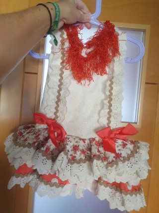 Traje de flamenca blanco y rojo