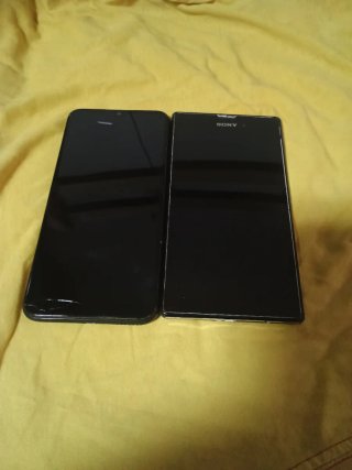 Lote 2 Cellulari Sony e Wiko