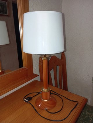 Lámpara de mesa madera y metal