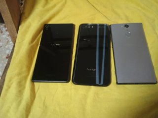 Lote 3 cellulari Honor e Sony