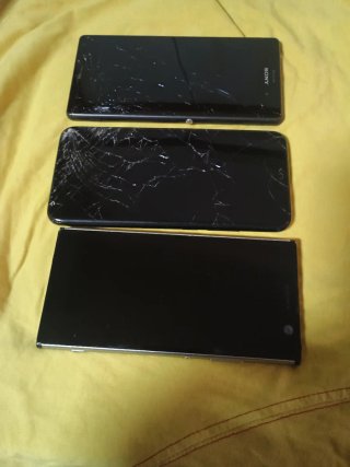 Lote 3 cellulari Honor e Sony