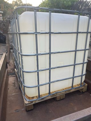 Depósito agua 1000L con grifo
