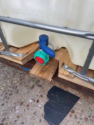 Depósito agua 1000L con grifo