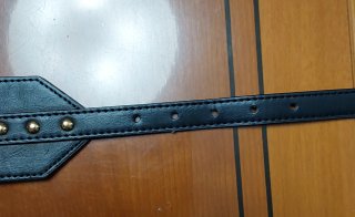 Cinturón ancho negro tachuelas