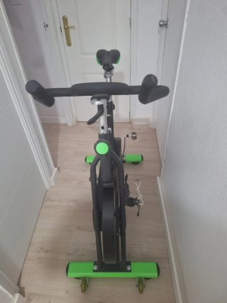 Bicicleta Estática Verde y Negra