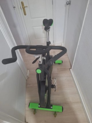 Bicicleta Estática Verde y Negra