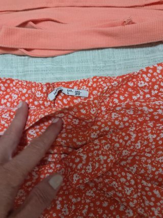 Conjunto lefties. Talla L. Top y falda/pantalón.