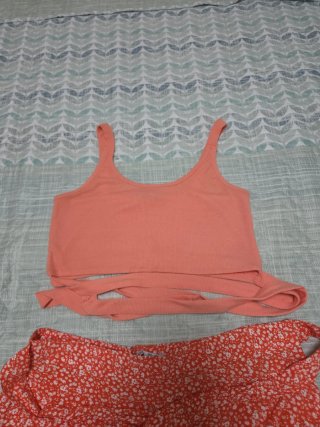 Conjunto lefties. Talla L. Top y falda/pantalón.