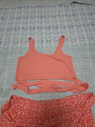 Conjunto lefties. Talla L. Top y falda/pantalón.