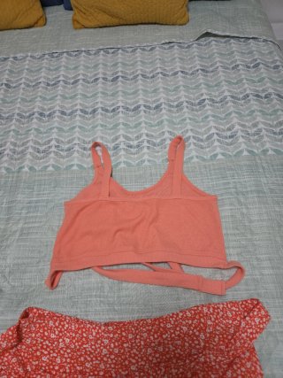 Conjunto lefties. Talla L. Top y falda/pantalón.