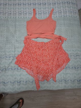 Conjunto lefties. Talla L. Top y falda/pantalón.