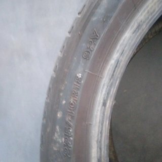 Cubierta BRIGESTONE 225/40/18