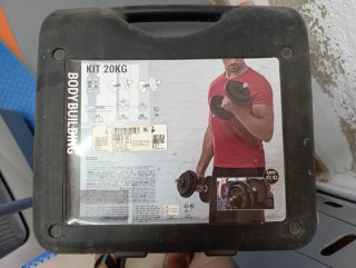 Equipo de gimnasio: cinta, vibrador y banco