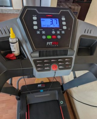 Equipo de gimnasio: cinta, vibrador y banco