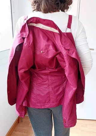 Chaqueta Aníssej Life roja burdeos ligera