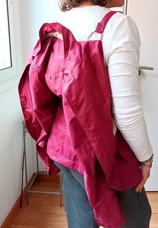 Chaqueta Aníssej Life roja burdeos ligera