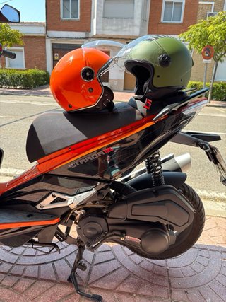 Moto Scooter Znen 125cc Negra y Naranja