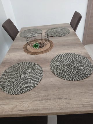 Mesa de comedor ( no incluye las sillas)