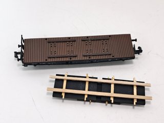 Escala N - Vagón plataforma de 6 ejes DR Minitrix