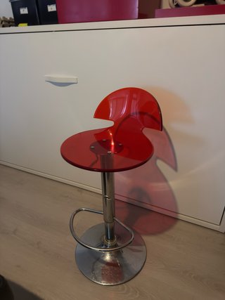 2 Taburetes regulables rojo y plateado