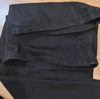 Pantalòn vaquero wide leg negro. Talla 42. Bershka
