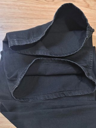 Pantalòn vaquero wide leg negro. Talla 42. Bershka