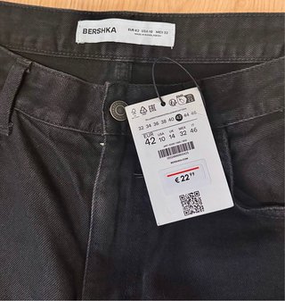 Pantalòn vaquero wide leg negro. Talla 42. Bershka
