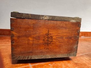 Caja madera antigua munición Fábrica Toledo.
