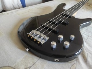 Bajo Ibanez GSR200