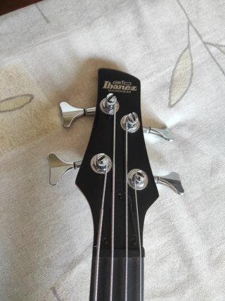 Bajo Ibanez GSR200