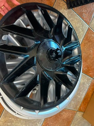 Embellecedor Tesla