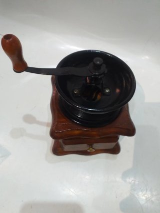 Molinillo de café madera antiguo