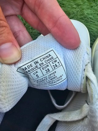 Deportivas Polo Ralph Lauren blancas y azules.