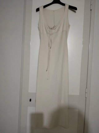 Vestito beige lungo