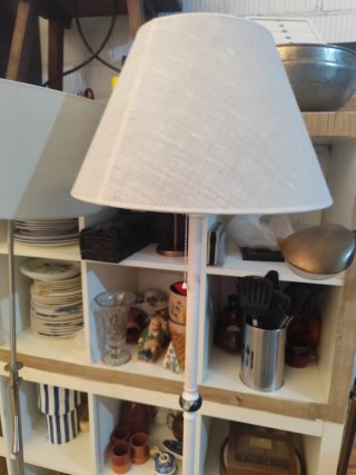 Lote  Lámpara de pie modernas y vintage