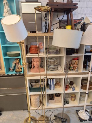 Lote  Lámpara de pie modernas y vintage
