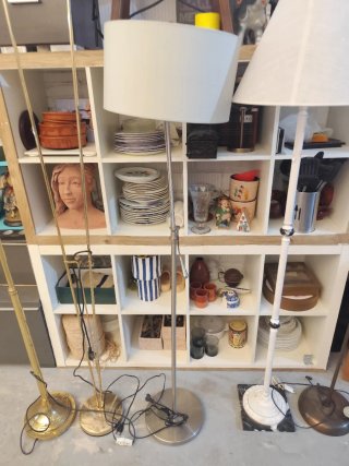 Lote  Lámpara de pie modernas y vintage