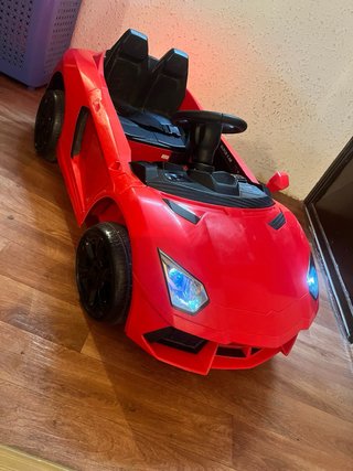 Coche eléctrico infantil rojo