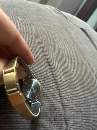 Reloj Pulsar Dorado y Blanco no tiene pilas