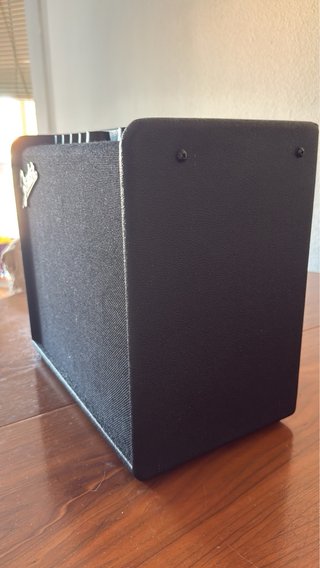 Amplificador Fender Mustang LT25 + Cable Original