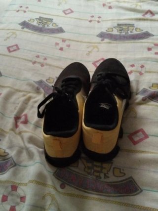 Zapatillas Nike Hombre Negras y Amarillas
