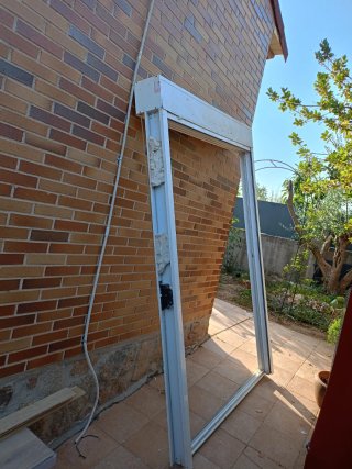 Puerta balconera