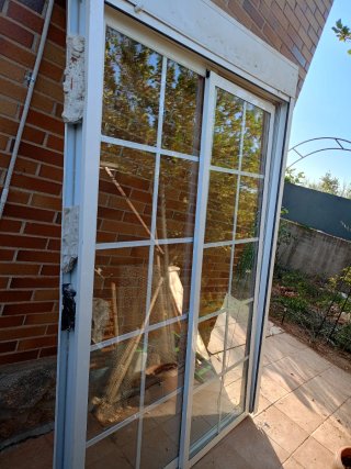 Puerta balconera