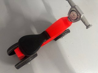 Correpasillos 4 ruedas rojo