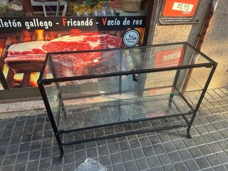 Se vende mobiliario para comercio o restaurante *