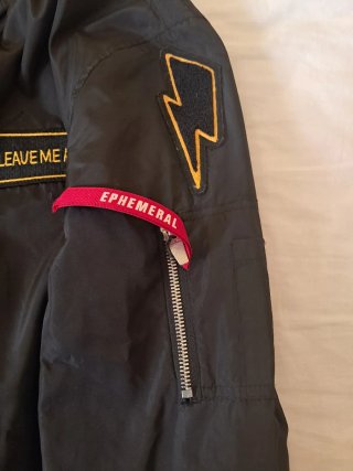 Cazadora Zara Man negra con parches