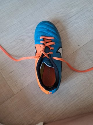 Botas de fútbol Nike Tiempo azul y naranja 31,5
