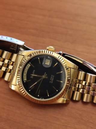 Reloj Bulova Automático Dorado Día Fecha