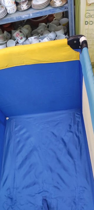 Culla da campeggio blu e gialla