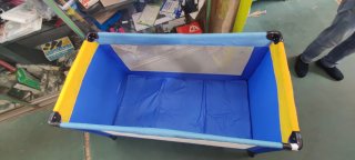 Culla da campeggio blu e gialla